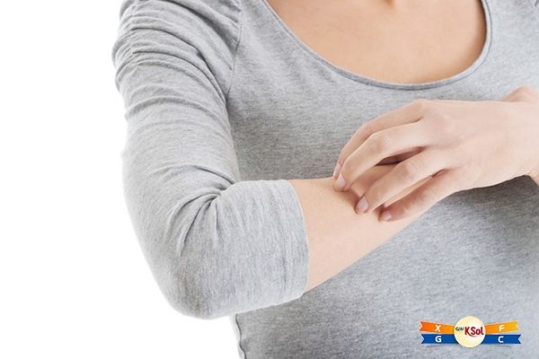 Chức năng gan suy giảm làm cho gan tích tụ độc tố bilirubin làm ngứa da