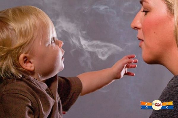 Cha mẹ hút thuốc làm tăng nguy cơ ung thư máu ở trẻ