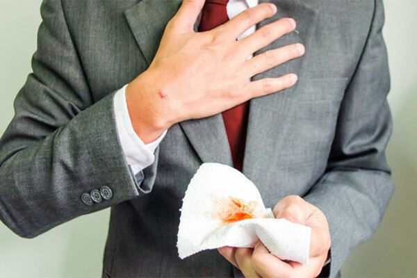 Ho ra máu là dấu hiệu cảnh báo mắc ung thư phổi