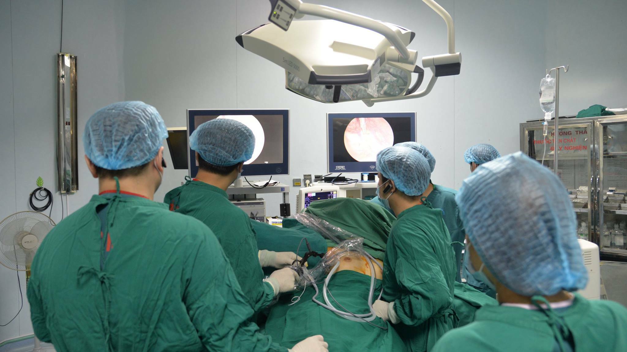 Phương pháp phẫu thuật được sử dụng trong việc điều trị ung thu tuyến giáp