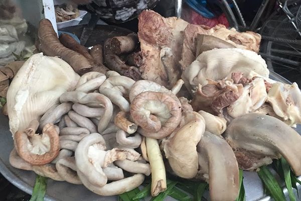 bệnh nhân ung thư tuyến giáp nên hạn chế ăn nội tạng