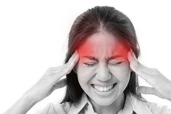 Đau nhức đầu óc là một trong những biểu hiện ung thư vòm họng