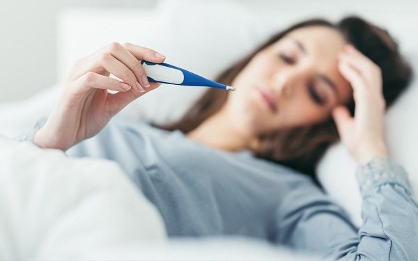 Theo dõi nhiệt độ thường xuyên để biết tình trạng nhiễm trùng của cơ thế