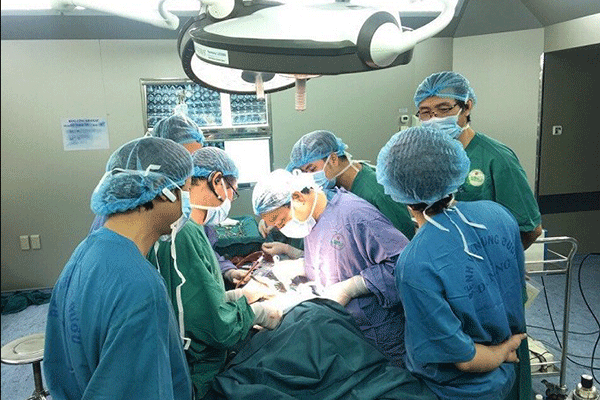 Phẫu thuật là phương pháp chính trong điều trị ung thư tuyến giáp thể nhú