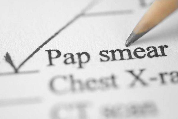 Xét nghiệm Pap smear định kì hoặc khi gặp phải dấu hiệu cảnh báo ung thư cổ tử cung giúp phát hiện sớm và điều trị kịp thời