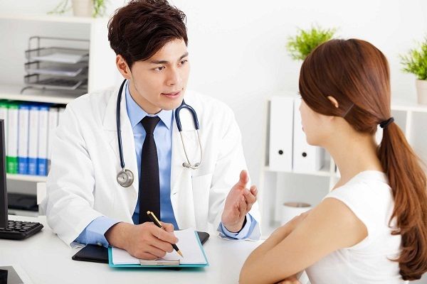 Lắng nghe lời khuyên từ bác sĩ sẽ khiến chị em vững tâm lý hơn khi mắc ung thư cổ tử cung