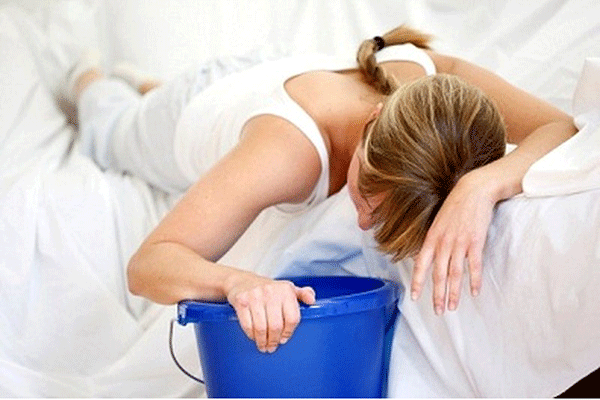 Buồn nôn và nôn là một trong những tác dụng phụ do hóa trị ung thư bàng quang gây ra