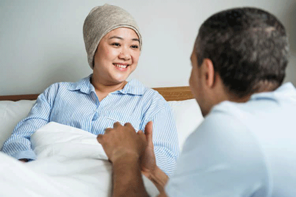 Người nhà cần quan tâm, chăm sóc, tạo tâm lý thoải mái cho bệnh nhân sau quá trình điều trị