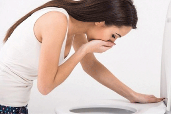 Mệt mỏi, buồn nôn là những tác dụng phụ do hóa trị liệu gây ra đối với bệnh nhân ung thư