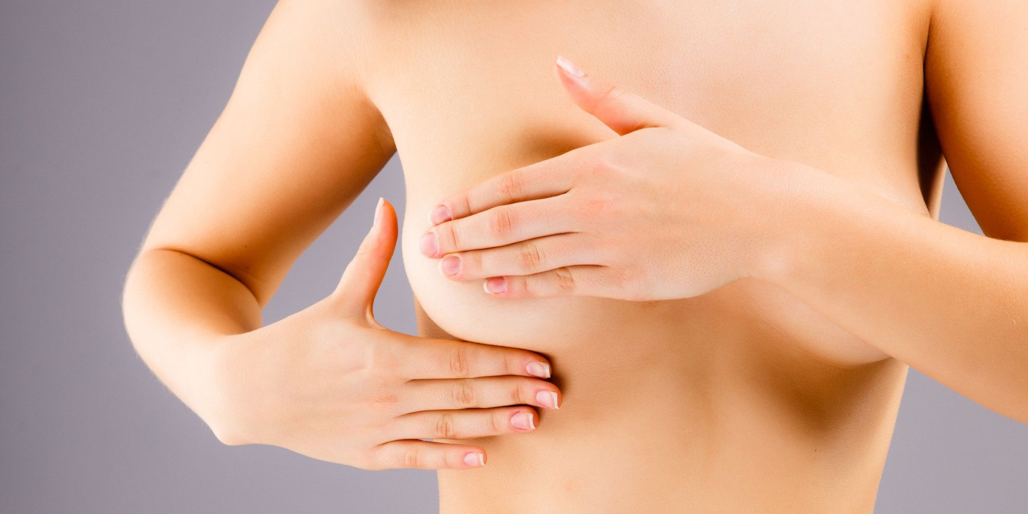 Đau vú, sưng vú, núm vú tiết dịch bất thường,... là những dấu hiệu ung thư vú