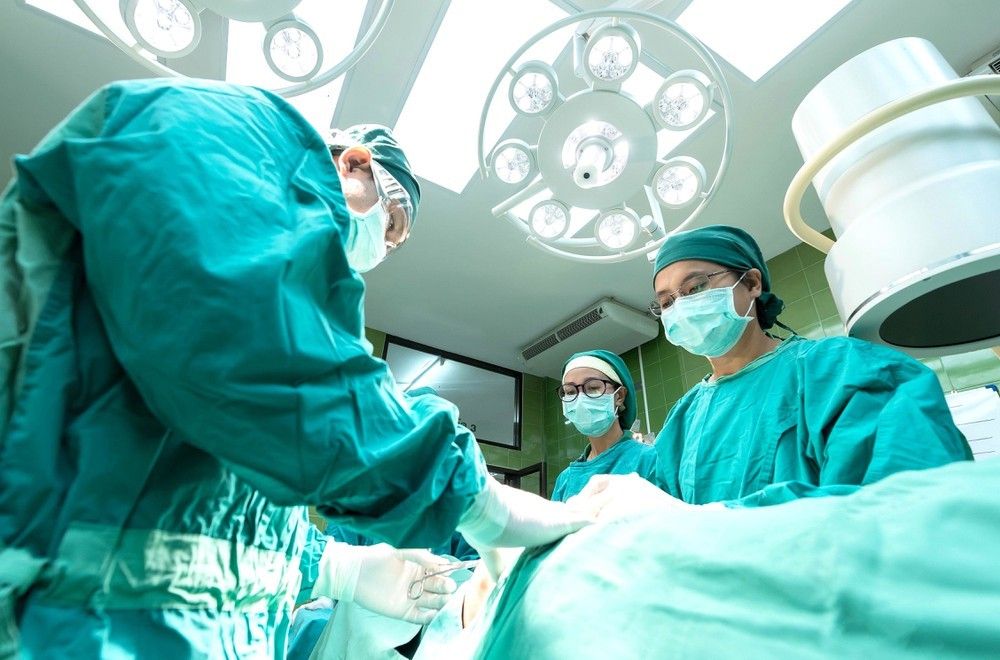 Tùy từng trường hợp mà bác sĩ sẽ chỉ định cắt bỏ bàng quang một phần hoặc toàn bộ bàng quang kết hợp với loại bỏ một số cơ quan ảnh hưởng