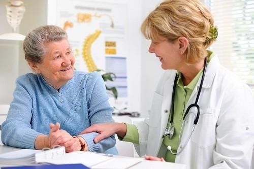 Với các trường hợp có nguy cơ mắc ung thư đại trực tràng ở mức trung bình, nên bắt đầu tầm soát ung thư định kỳ từ năm từ năm 45 tuổi, mỗi 5 năm tầm soát 1 lần.