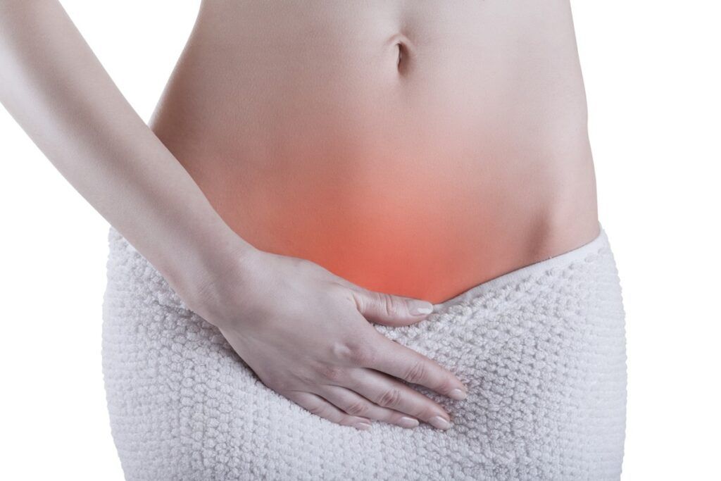 Ra máu âm đạo bất thường là một trong nhiều dấu hiệu ung thư cổ tử cung