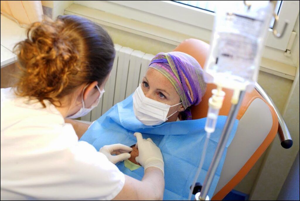 Hoá trị ung thư dạ dày là phương pháp sử dụng các loại thuốc để tiêu diệt tế bào ung thư
