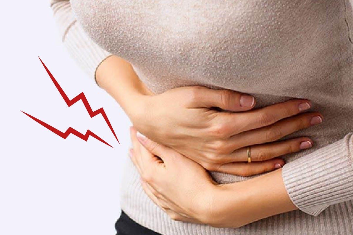 Đau bụng phải là một dấu hiệu ung thư gan giai đoạn đầu