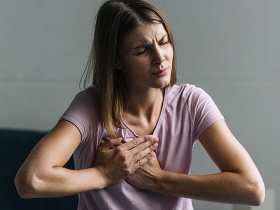 Đau ngực phải ở phụ nữ có thể là dấu hiệu của bệnh tim mạch không?
